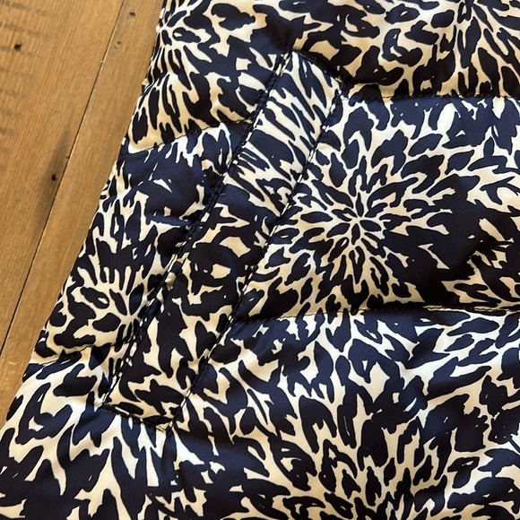 NWT Lands End Women’s Down Vest, XS (2-4) - Picture 2 of 9